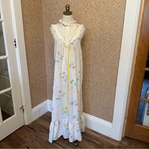 VTG 80s Retro White Cottagecore Floral Cotton Blend Nightgown